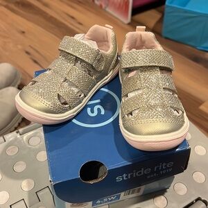 Stride right sneaker sandal